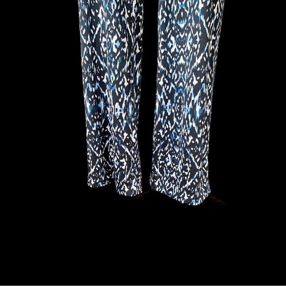 Up silky-soft flare leggings - Picture 6 of 8